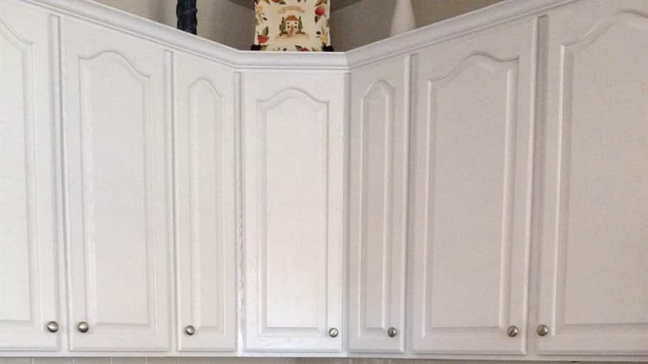 white painted kitchen cabinets